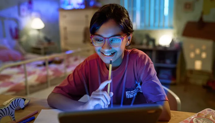 Blue Light Glasses: Do They Really Work? 6 Blue Light Glasses Do They Really Work chashmah.com 6
